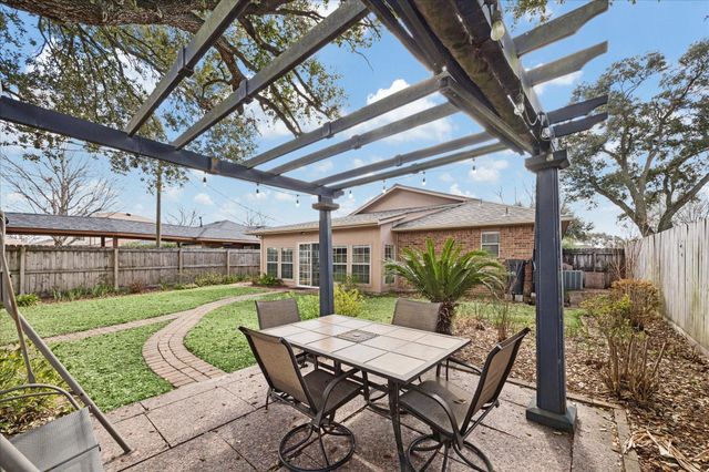 6319 Crestside Drive, Pasadena, TX 77505