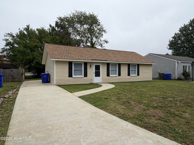 102 Fletcher Place, Greenville, NC 27858