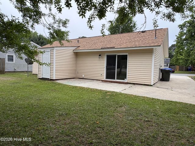 102 Fletcher Place, Greenville, NC 27858