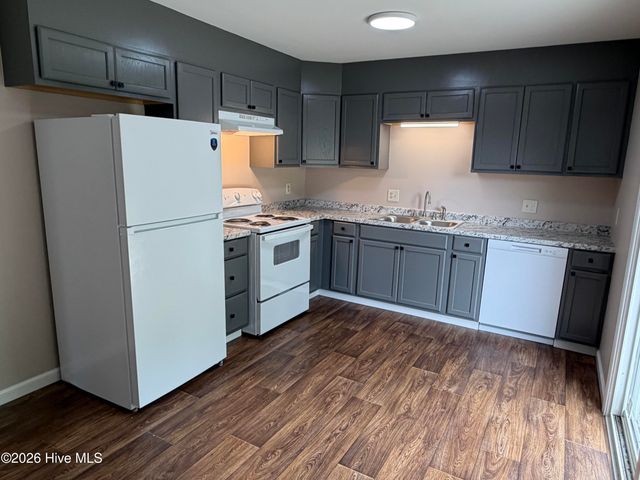 102 Fletcher Place, Greenville, NC 27858
