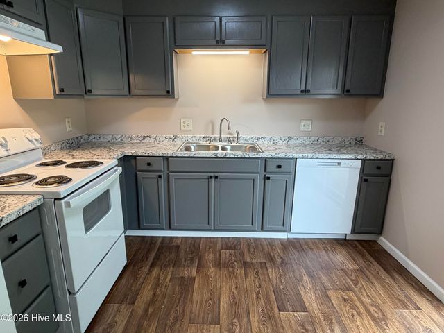 102 Fletcher Place, Greenville, NC 27858