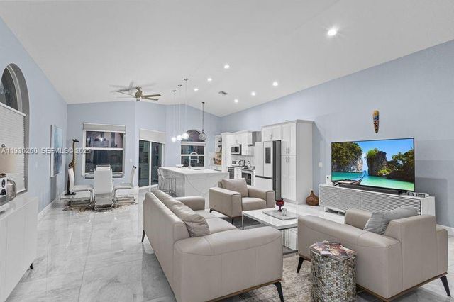 6952 NW 27th Ct 6952, Margate, FL 33063