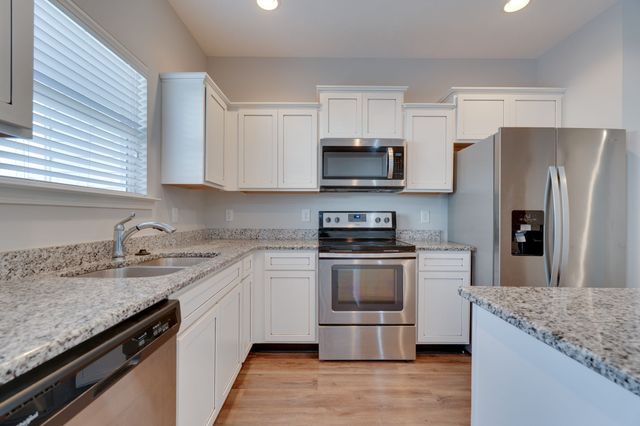 810 Staten Dr, Murfreesboro, TN 37128