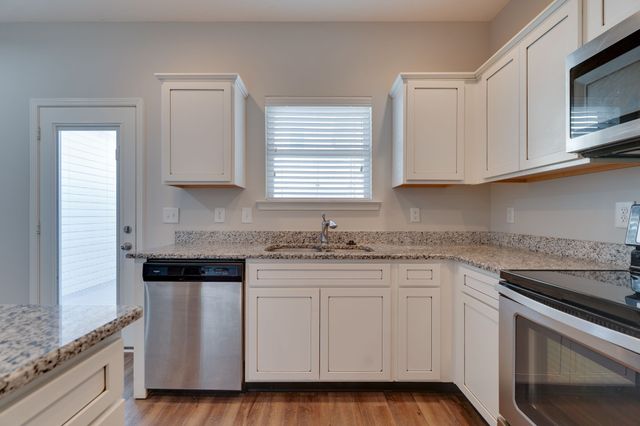 810 Staten Dr, Murfreesboro, TN 37128