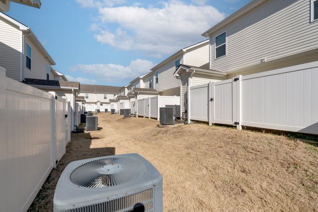 810 Staten Dr, Murfreesboro, TN 37128