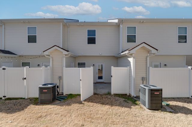 810 Staten Dr, Murfreesboro, TN 37128