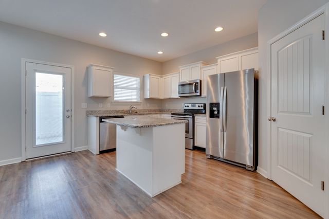 810 Staten Dr, Murfreesboro, TN 37128