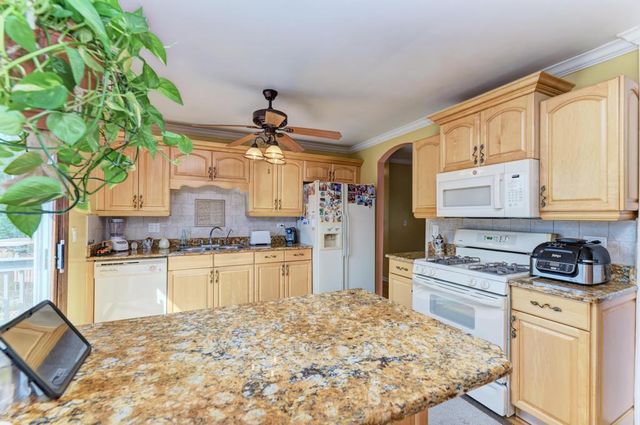 260 Cunningham Lane, Bloomingdale, IL 60108