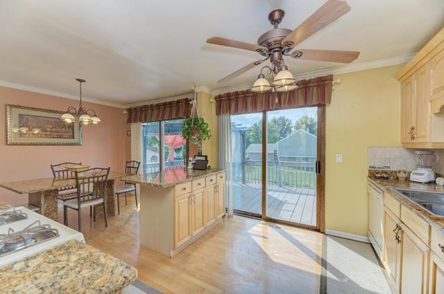 260 Cunningham Lane, Bloomingdale, IL 60108