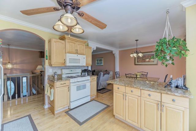 260 Cunningham Lane, Bloomingdale, IL 60108
