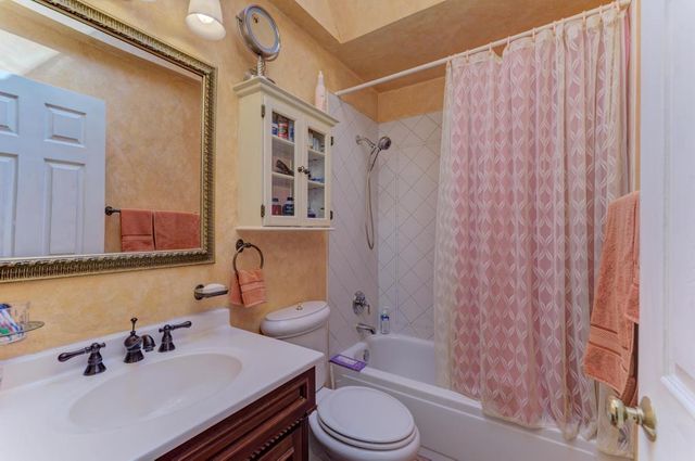 260 Cunningham Lane, Bloomingdale, IL 60108