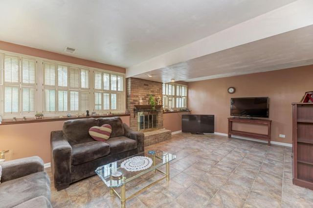 260 Cunningham Lane, Bloomingdale, IL 60108