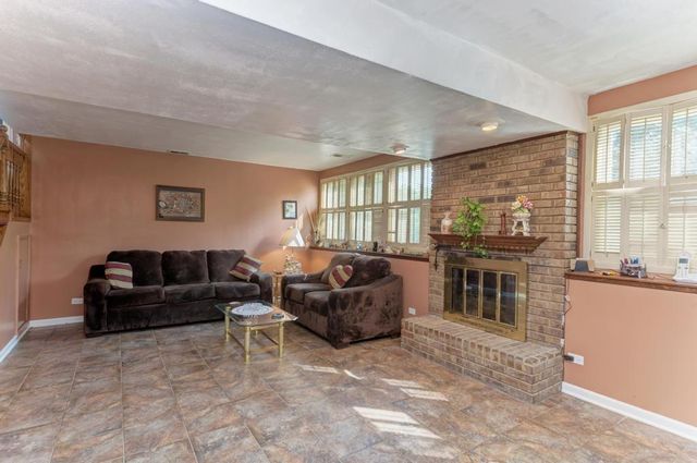 260 Cunningham Lane, Bloomingdale, IL 60108