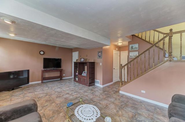 260 Cunningham Lane, Bloomingdale, IL 60108