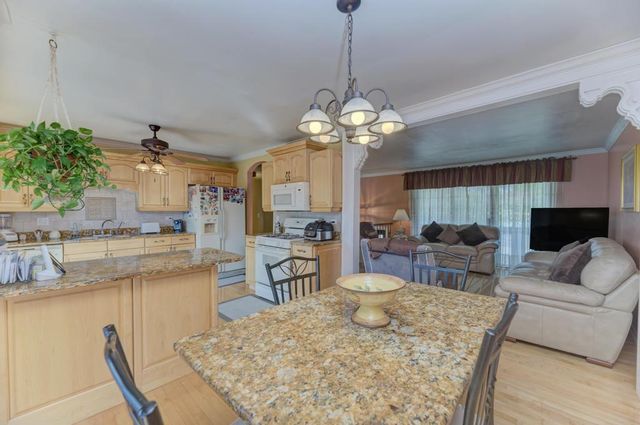 260 Cunningham Lane, Bloomingdale, IL 60108