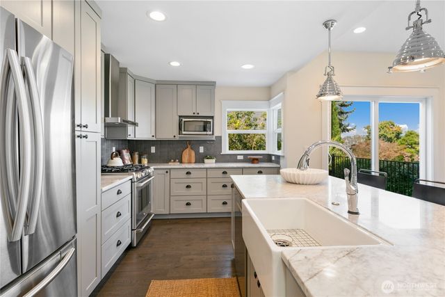3421 10th Avenue W, Seattle, WA 98119