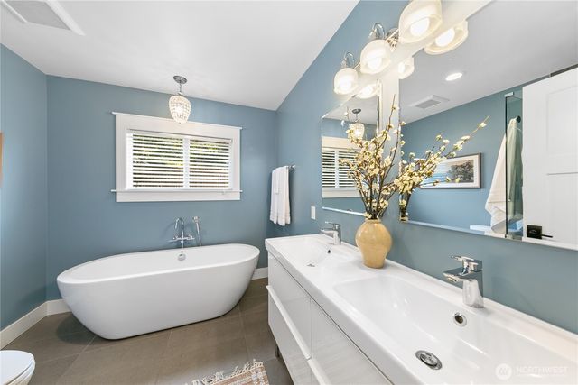 3421 10th Avenue W, Seattle, WA 98119