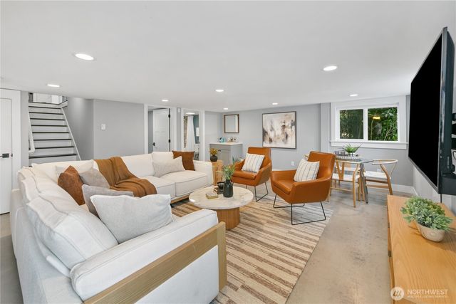 3421 10th Avenue W, Seattle, WA 98119
