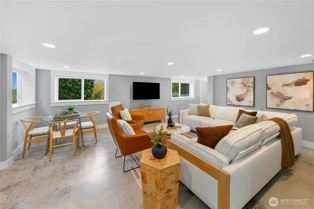 3421 10th Avenue W, Seattle, WA 98119