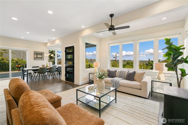 3421 10th Avenue W, Seattle, WA 98119