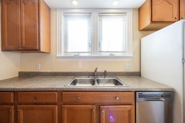 46 Oak St, Attleboro, MA 02703