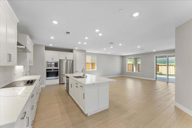 3167 Woody Way, Hollister, CA 95023