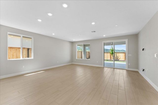 3167 Woody Way, Hollister, CA 95023