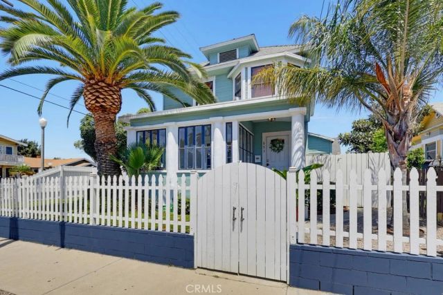 551 W 8th Street, Long Beach, CA 90813