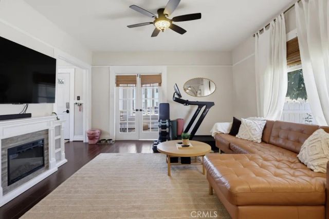551 W 8th Street, Long Beach, CA 90813