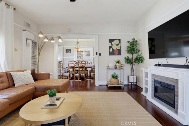 551 W 8th Street, Long Beach, CA 90813