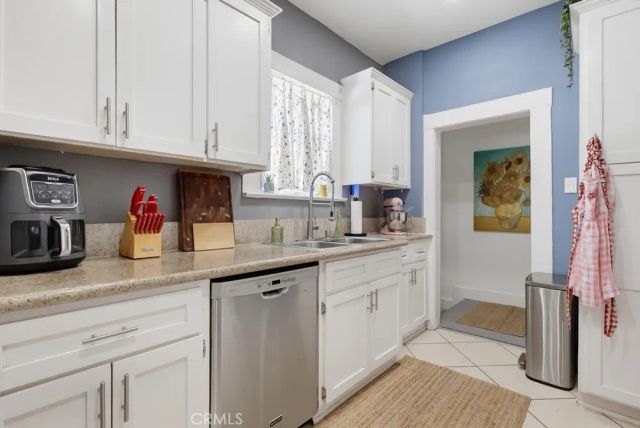 551 W 8th Street, Long Beach, CA 90813