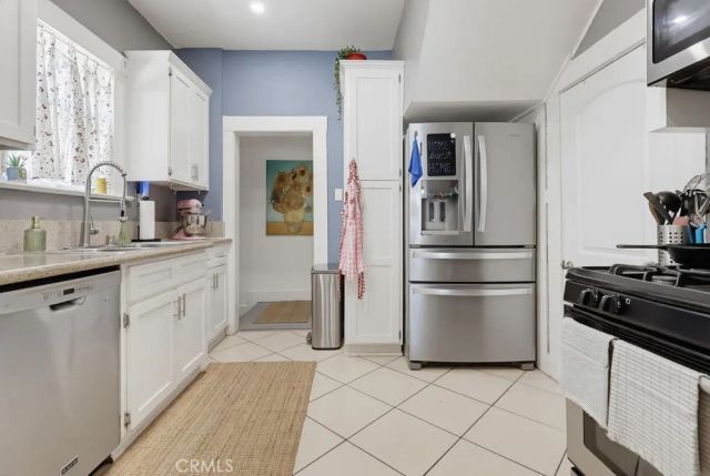 551 W 8th Street, Long Beach, CA 90813