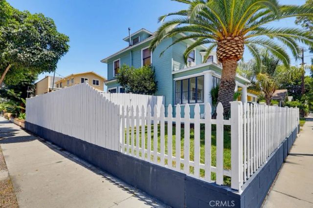 551 W 8th Street, Long Beach, CA 90813