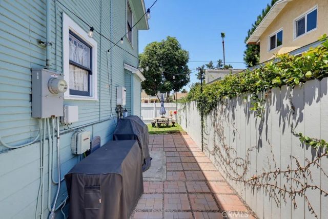 551 W 8th Street, Long Beach, CA 90813
