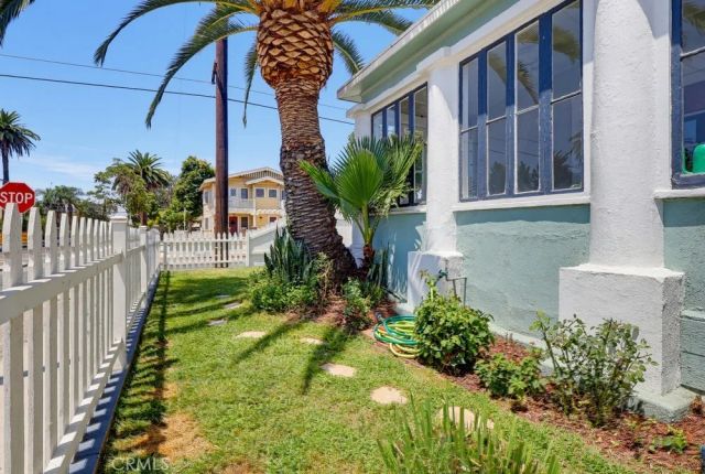 551 W 8th Street, Long Beach, CA 90813