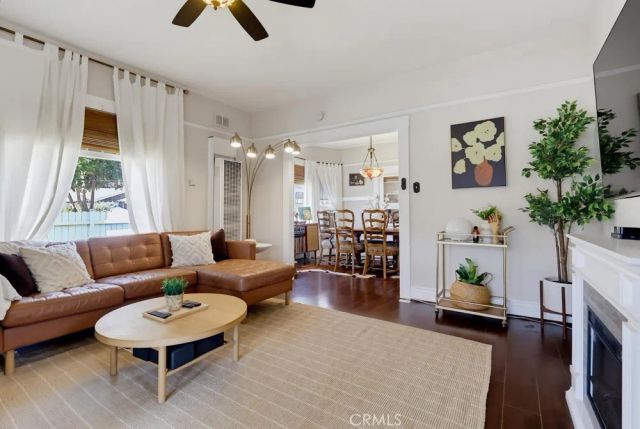 551 W 8th Street, Long Beach, CA 90813