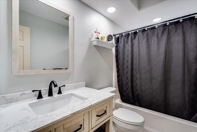 626 N SOMERSET CT, Andover, KS 67002