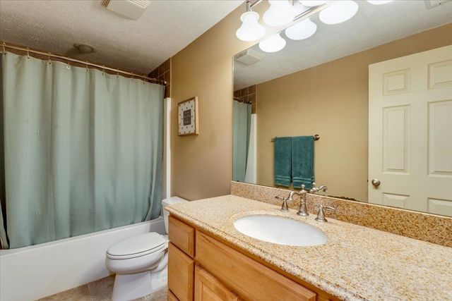 626 N SOMERSET CT, Andover, KS 67002