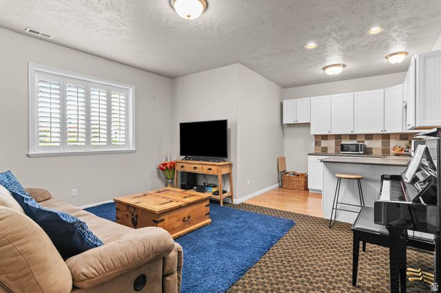 184 N WOOD HILL LN, North Salt Lake, UT 84054