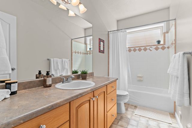 184 N WOOD HILL LN, North Salt Lake, UT 84054