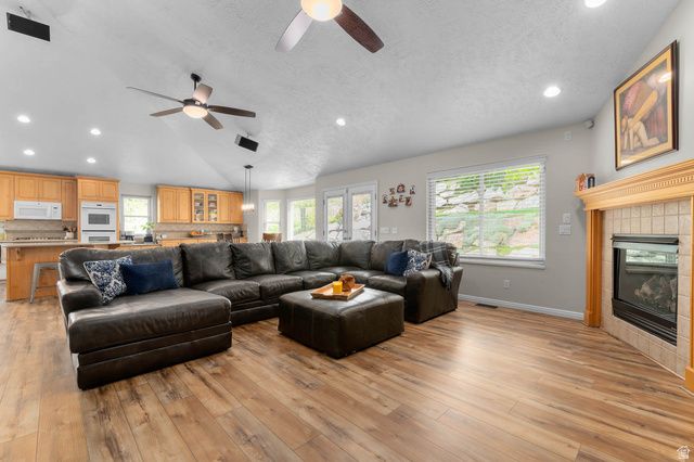 184 N WOOD HILL LN, North Salt Lake, UT 84054