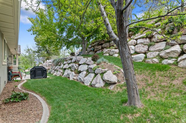184 N WOOD HILL LN, North Salt Lake, UT 84054