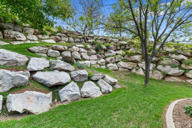 184 N WOOD HILL LN, North Salt Lake, UT 84054