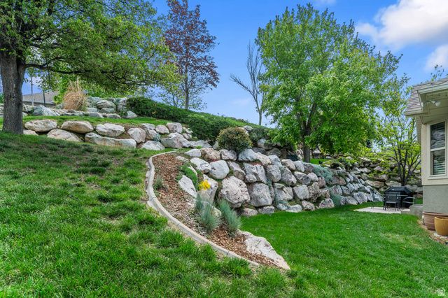184 N WOOD HILL LN, North Salt Lake, UT 84054