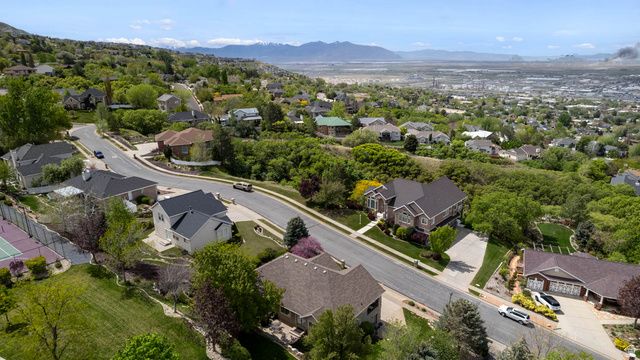 184 N WOOD HILL LN, North Salt Lake, UT 84054