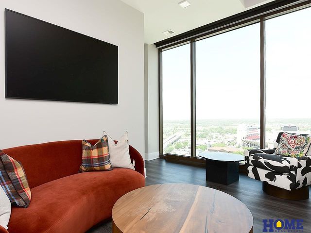 1125 Q Street PH102, Lincoln, NE 68508