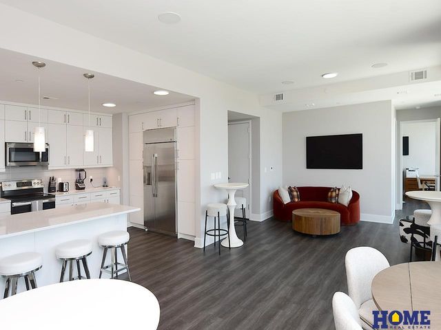 1125 Q Street PH102, Lincoln, NE 68508