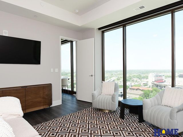 1125 Q Street PH102, Lincoln, NE 68508