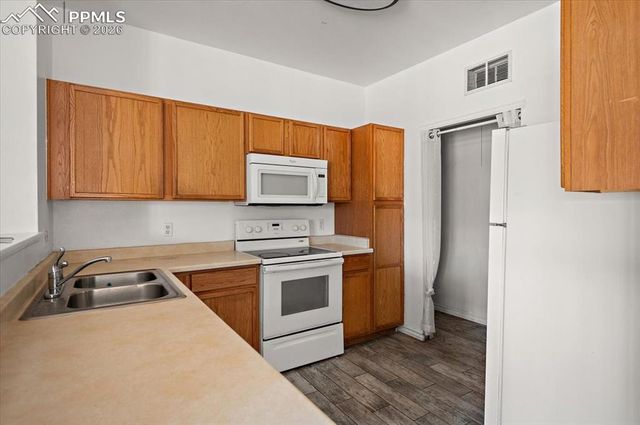 2002 Legacy Ridge View 207, Colorado Springs, CO 80910