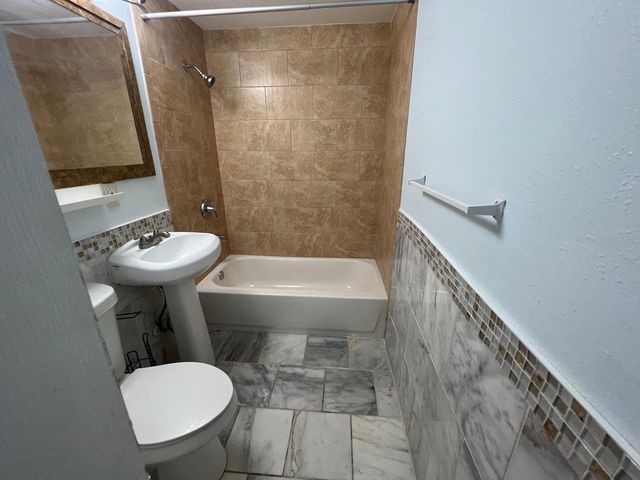 2010 E GENESEE STREET, Tampa, FL 33610